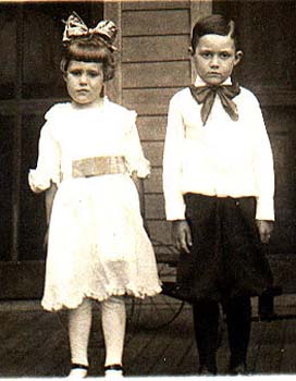 55 Ed & Minnie with bows